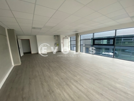 Photo 1 – location Entrepôts / activités	LONGUEAU (80330)