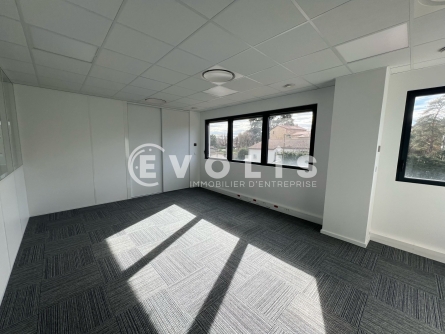 Photo 2 – location Entrepôts / activités	DARDILLY (69570)