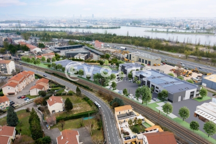 Photo 1 – vente Entrepôts / activités	PIERRE BENITE (69310)