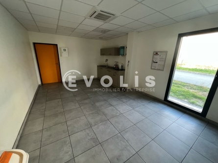 Photo 8 – location Entrepôts / activités	LA BOISSE (01120)
