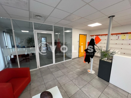 Photo 6 – location Entrepôts / activités	LA BOISSE (01120)