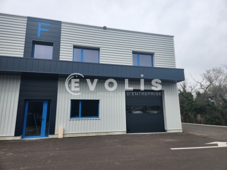 Photo 1 – vente Entrepôts / activités	VILLEMOIRIEU (38460)