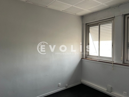 Photo 9 – location Entrepôts / activités	DECINES CHARPIEU (69150)