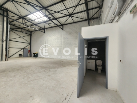 Photo 4 – vente Entrepôts / activités	SAINT PRIEST (69800)