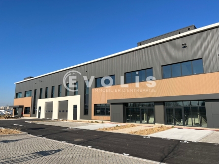 Photo 2 – location Entrepôts / activités	SAINT PRIEST (69800)