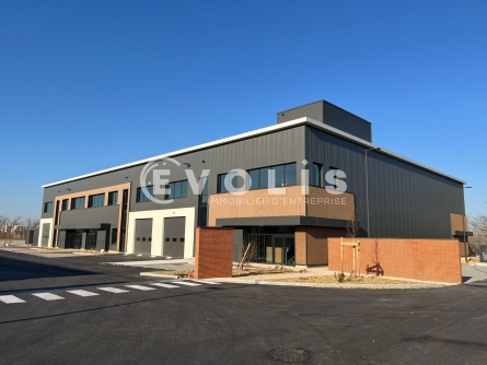 Photo 1 – location Entrepôts / activités	SAINT PRIEST (69800)