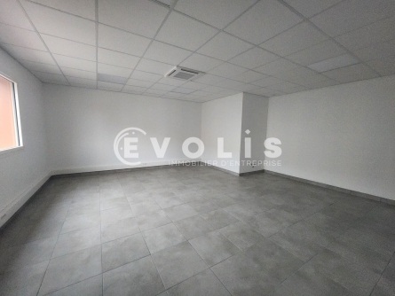 Photo 4 – location Entrepôts / activités	CHASSIEU (69680)