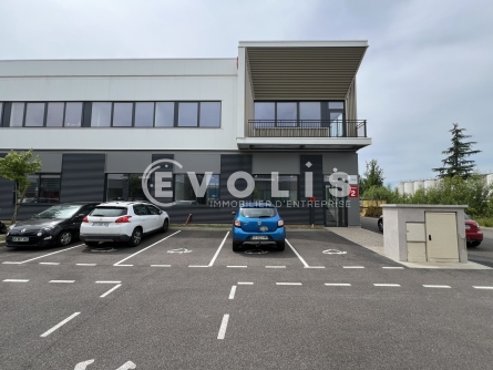 Photo 1 – location Entrepôts / activités	CHASSIEU (69680)