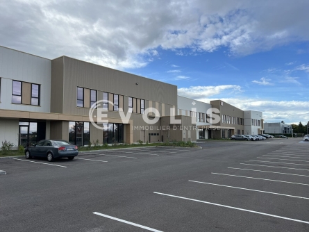 Photo 2 – location Entrepôts / activités	VILLEFONTAINE (38090)