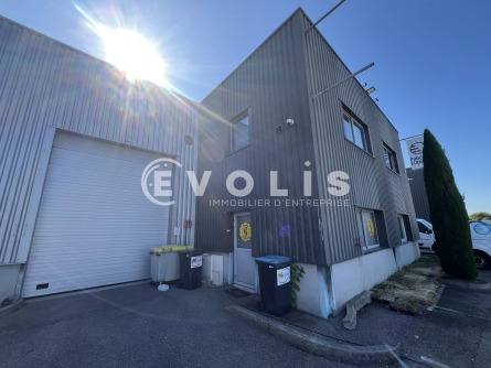 Photo 2 – location Entrepôts / activités	MIONS (69780)