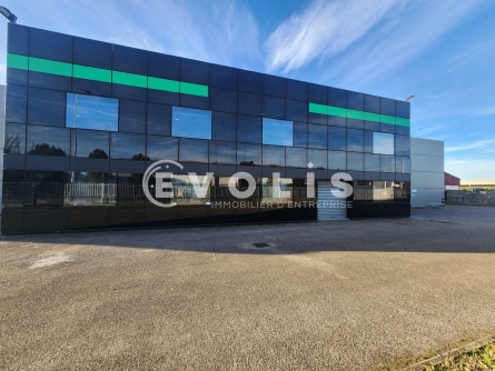 Photo 1 – location Entrepôts / activités	VAULX EN VELIN (69120)