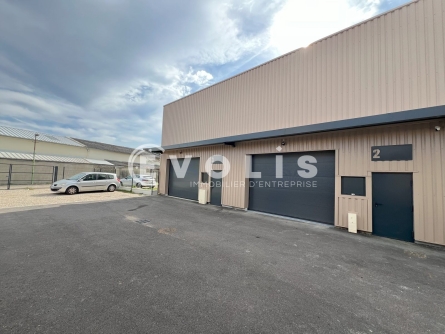 Photo 1 – location Entrepôts / activités	SAINT PRIEST (69800)