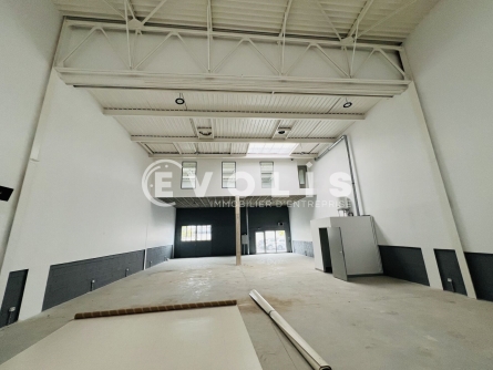 Photo 1 – location Entrepôts / activités	VAUX LE PENIL (77000)