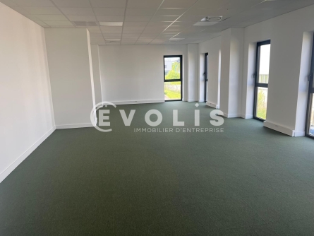 Photo 3 – vente bureaux	MONTLUEL (01120)