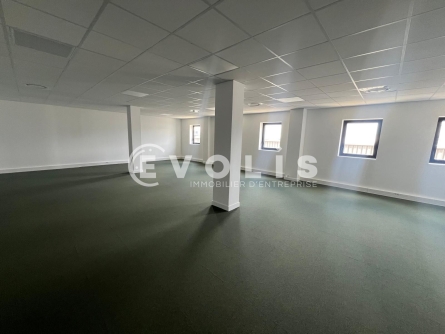 Photo 4 – vente bureaux	MONTLUEL (01120)