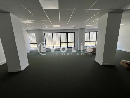 Photo 6 – vente bureaux	MONTLUEL (01120)