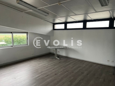 Photo 11 – vente Entrepôts / activités	SAINT TRIVIER SUR MOIGNANS (01990)