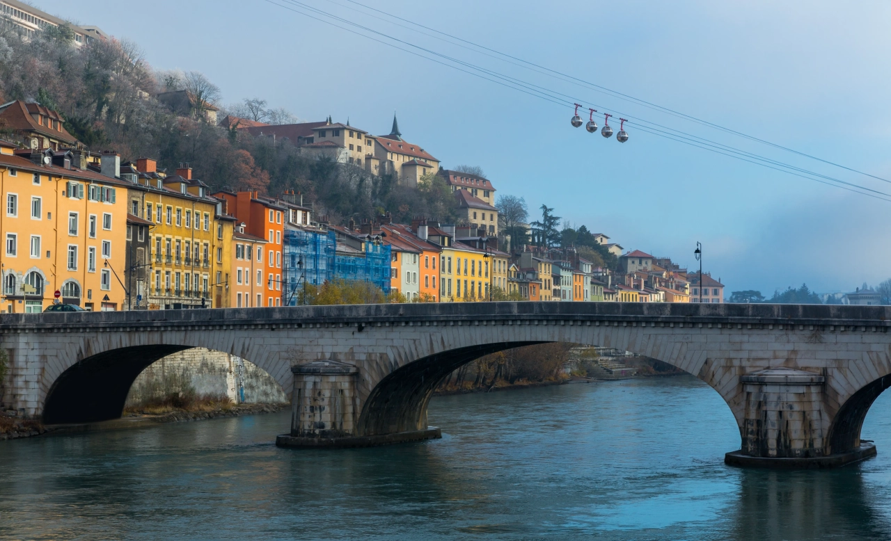 EVOLIS Grenoble : Votre partenaire en immobilier d’entreprise à Grenoble et en région Auvergne-Rhône-Alpes