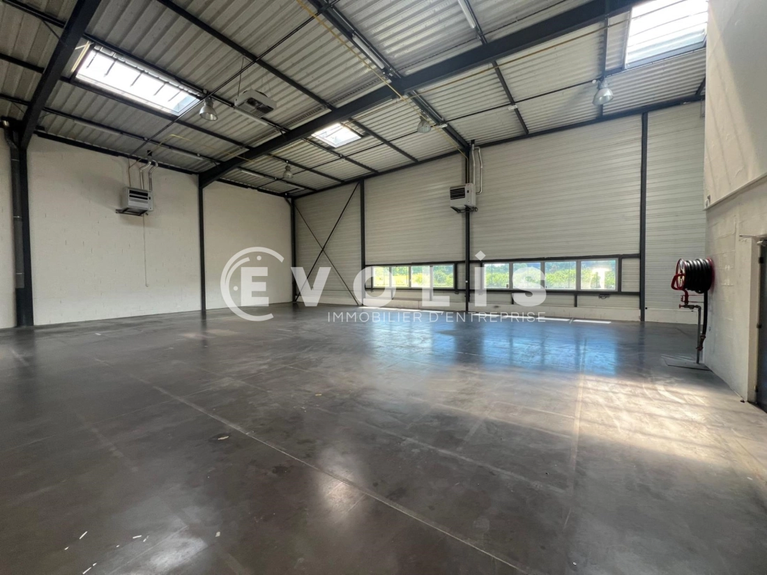 Photo 9 – location Entrepôts / activités	SAINT PRIEST (69800)
