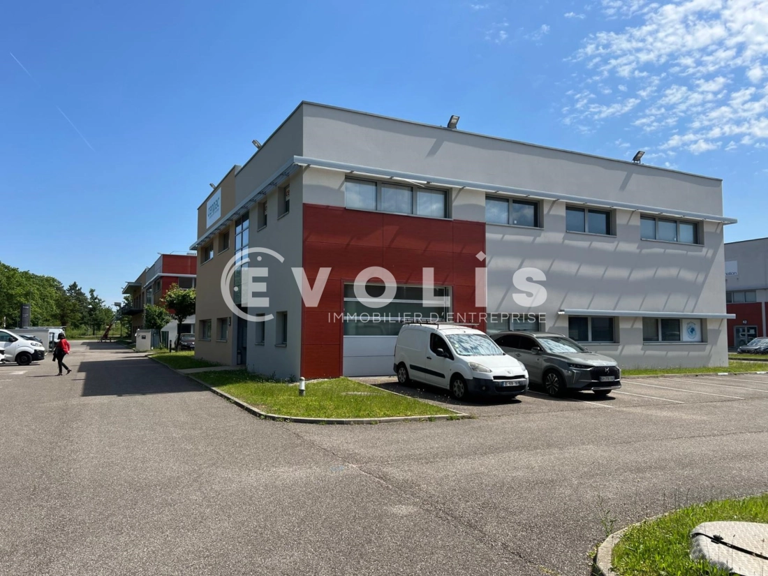 Photo 12 – location Entrepôts / activités	SAINT PRIEST (69800)