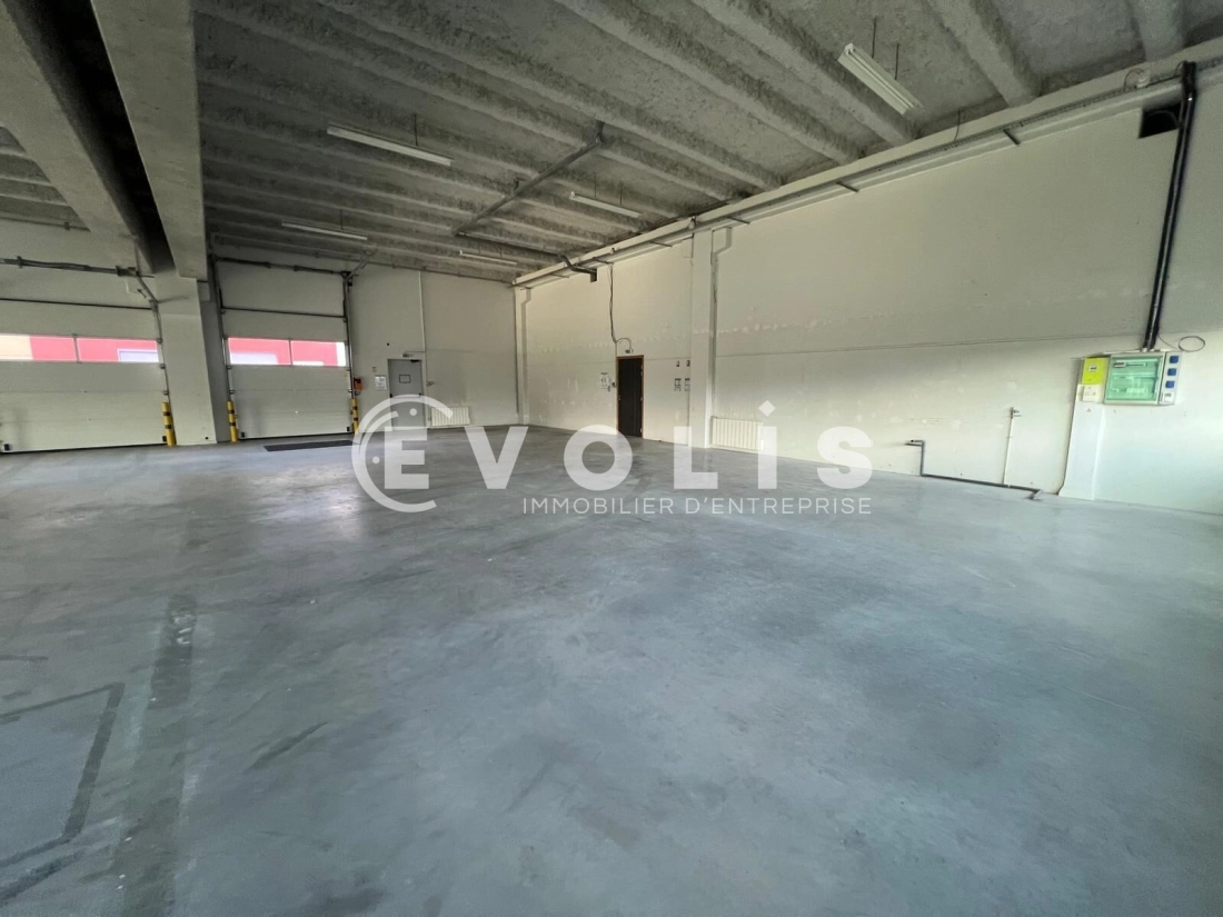 Photo 7 – location Entrepôts / activités	SAINT PRIEST (69800)