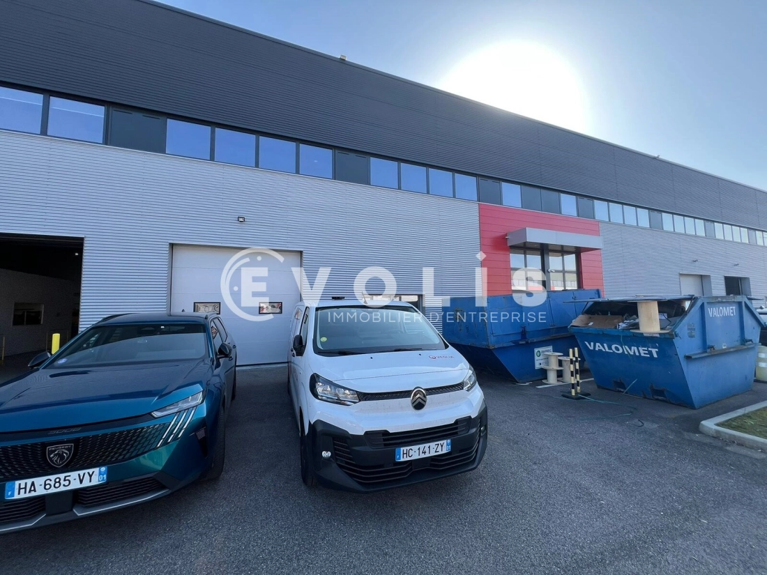 Photo 2 – location Entrepôts / activités	DAGNEUX (01120)