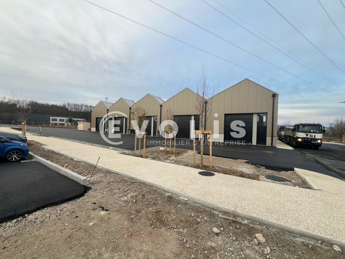 Photo 10 – vente Entrepôts / activités	TOUSSIEU (69780)