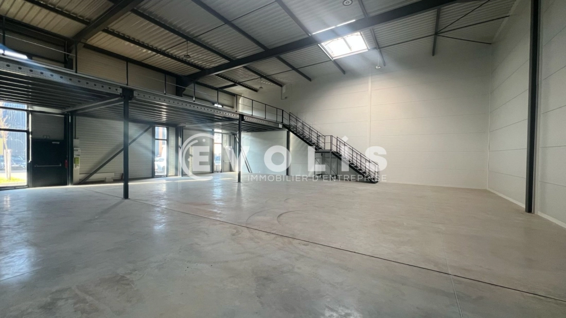 Photo 9 – location Entrepôts / activités	VILLEFONTAINE (38090)