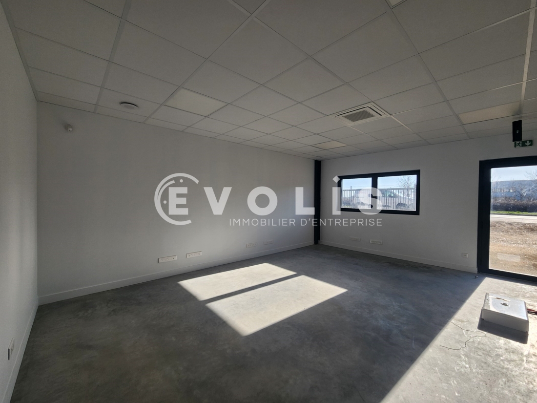 Photo 2 – location Entrepôts / activités	GENAS (69740)