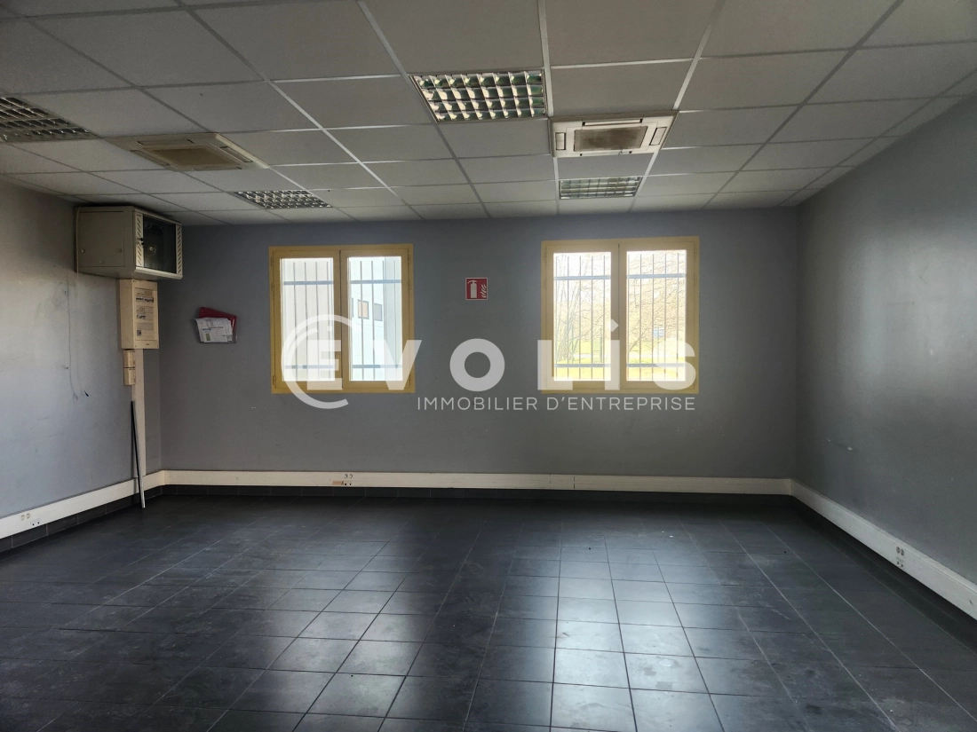 Photo 4 – location Entrepôts / activités	LA VERPILLIERE (38290)