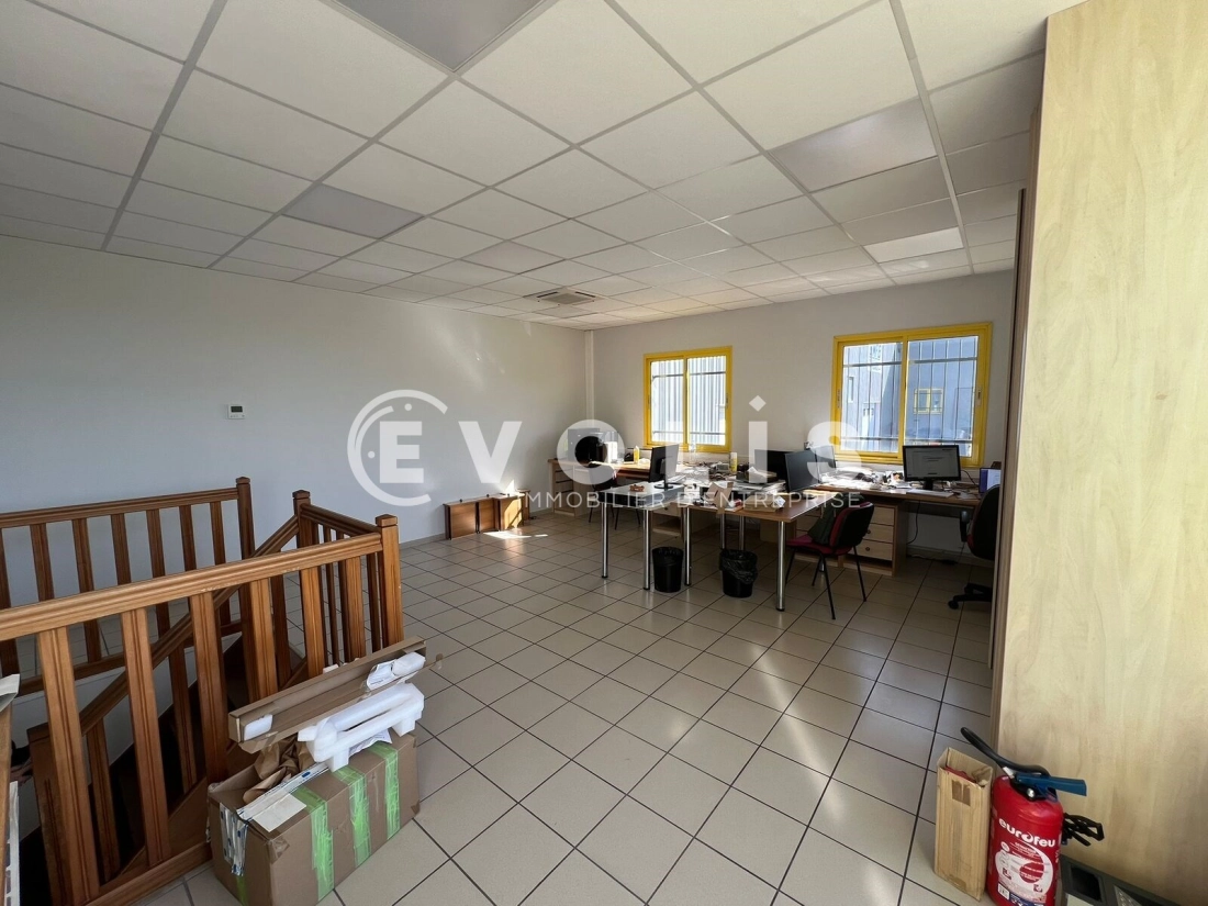 Photo 2 – location Entrepôts / activités	LA VERPILLIERE (38290)