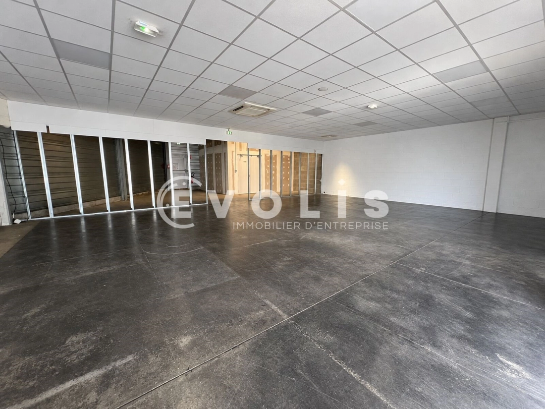 Photo 7 – location Entrepôts / activités	DECINES CHARPIEU (69150)