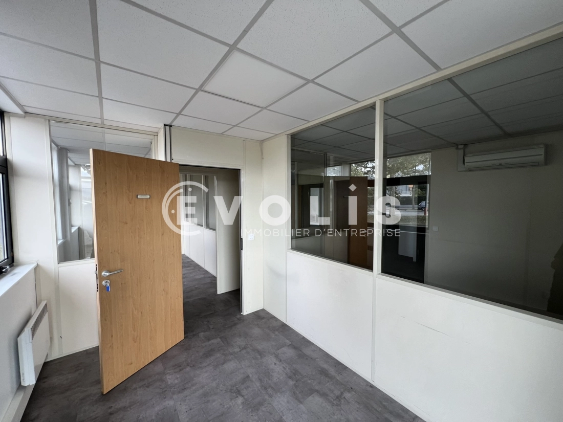 Photo 7 – location Entrepôts / activités	DECINES CHARPIEU (69150)