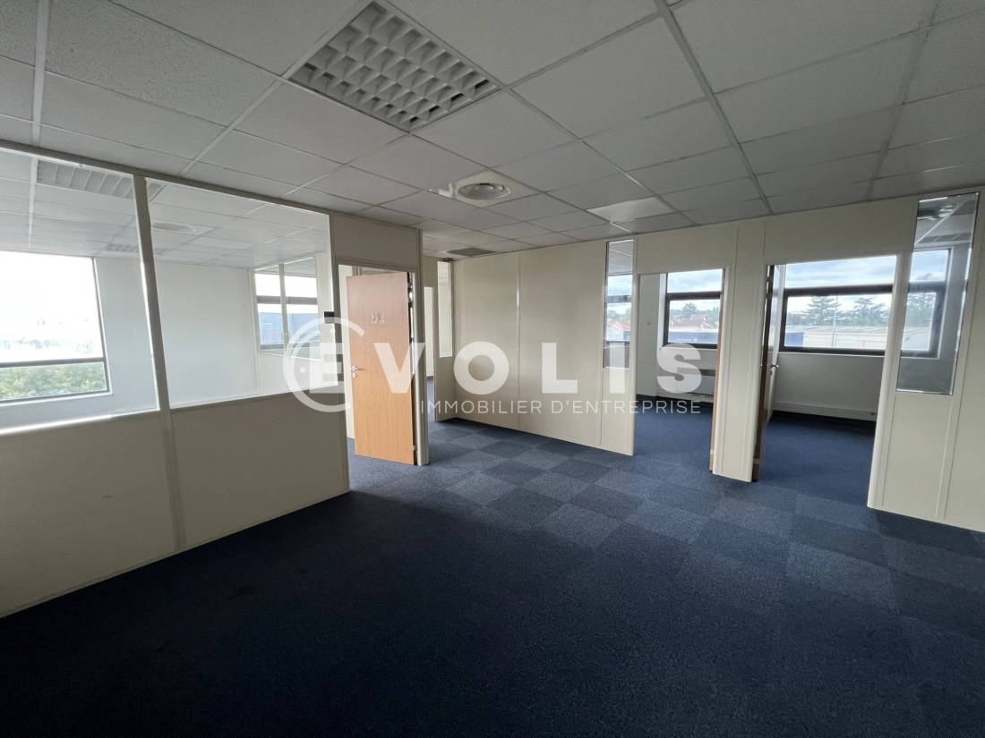 Photo 15 – location Entrepôts / activités	DECINES CHARPIEU (69150)