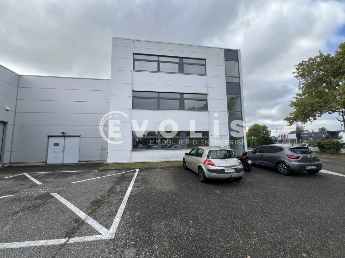 Photo 2 – location Entrepôts / activités	DECINES CHARPIEU (69150)