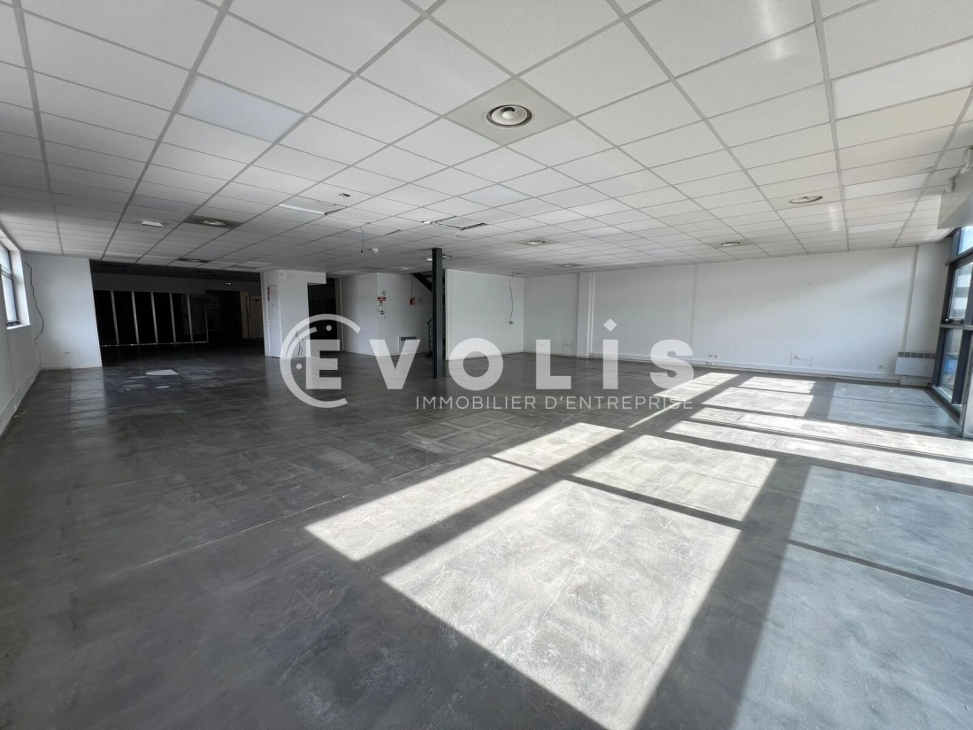 Photo 3 – location Entrepôts / activités	DECINES CHARPIEU (69150)