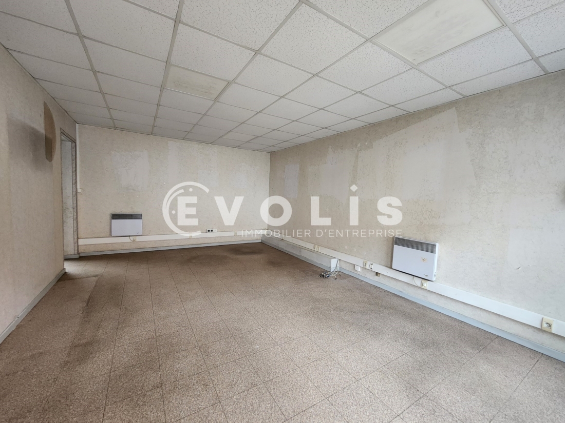 Photo 2 – location Entrepôts / activités	MEYZIEU (69330)