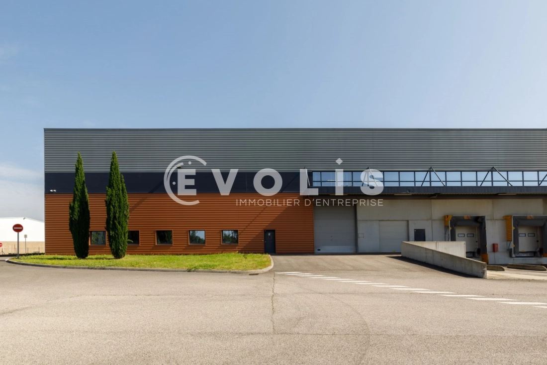 Photo 4 – location Entrepôts / activités	MIRIBEL (01700)