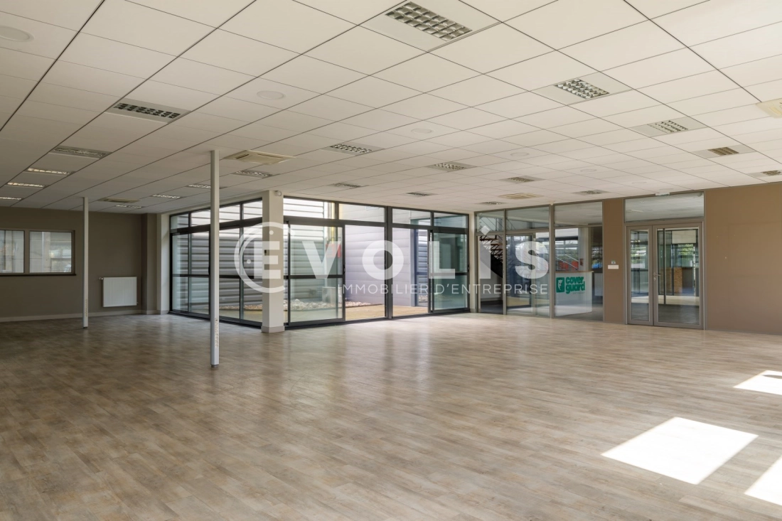 Photo 5 – location Entrepôts / activités	MIRIBEL (01700)