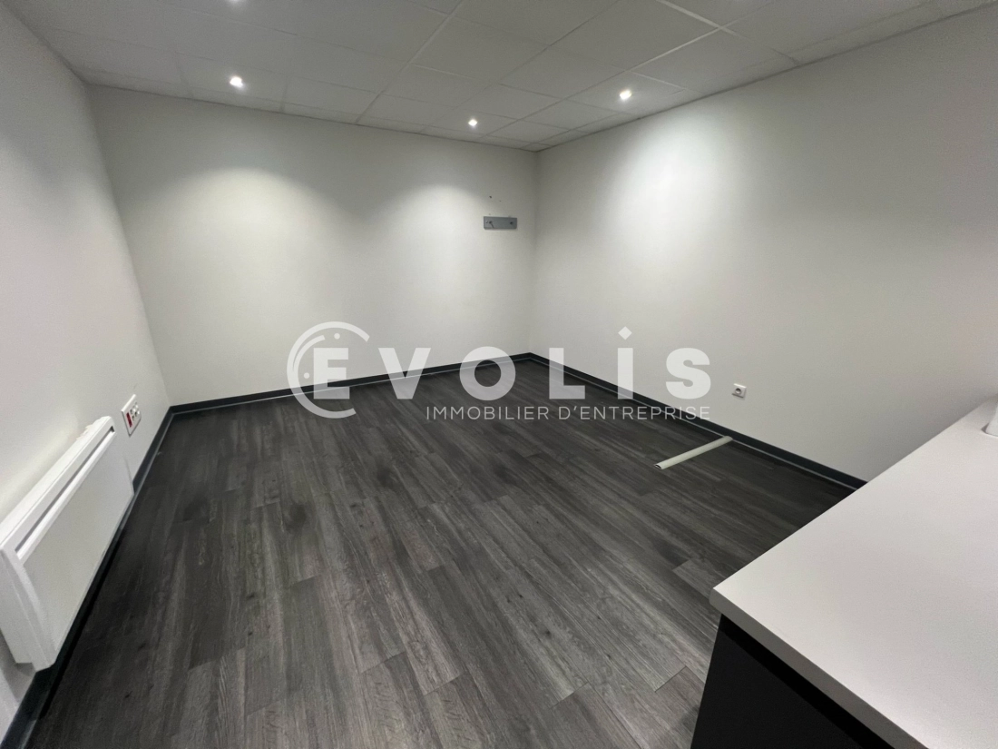 Photo 11 – vente Entrepôts / activités	MIRIBEL (01700)