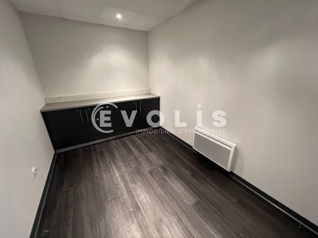 Photo 13 – vente Entrepôts / activités	MIRIBEL (01700)
