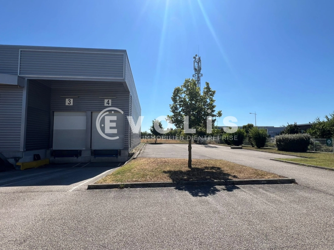 Photo 2 – location Entrepôts / activités	CHAPONNAY (69970)