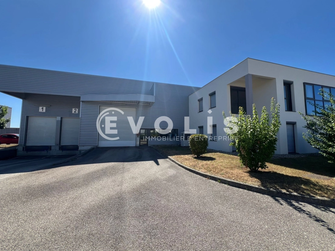 Photo 3 – location Entrepôts / activités	CHAPONNAY (69970)
