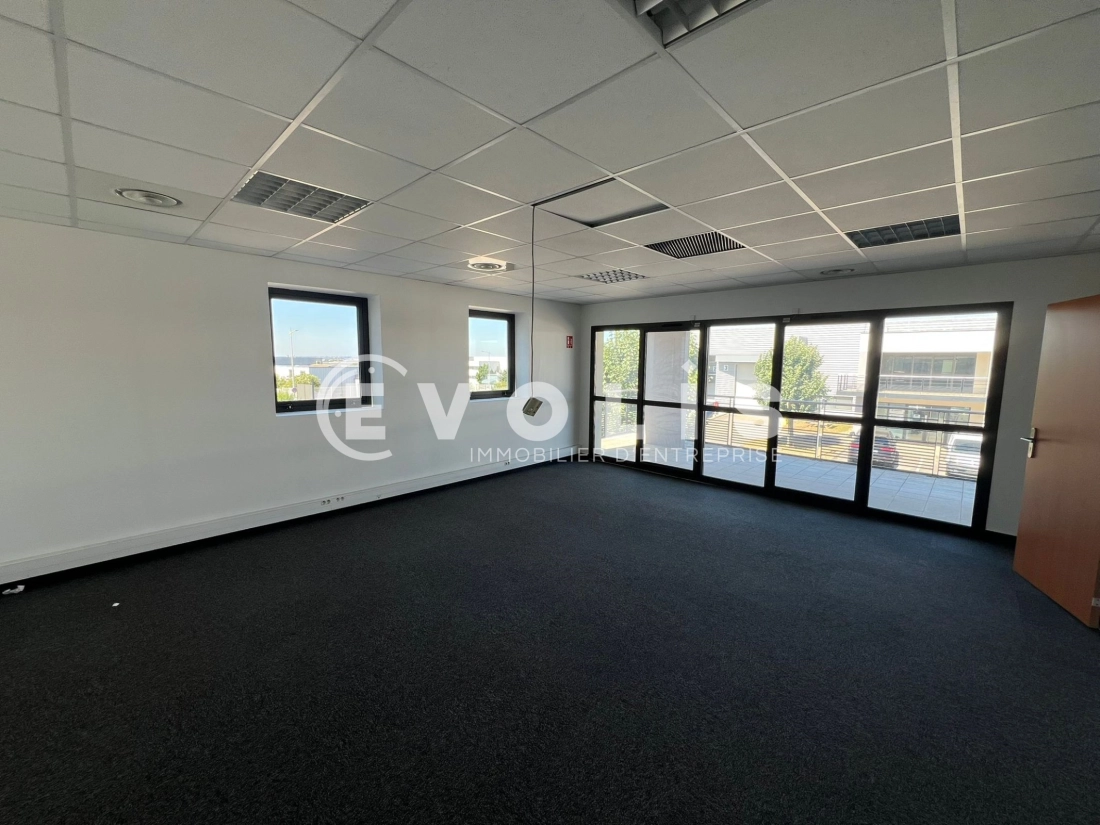 Photo 15 – location Entrepôts / activités	CHAPONNAY (69970)