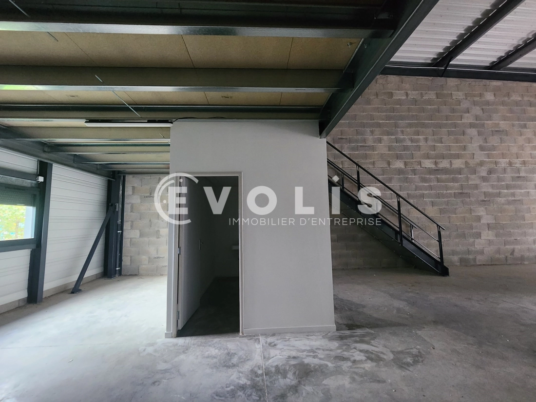 Photo 7 – location Entrepôts / activités	CHARVIEU CHAVAGNEUX (38230)