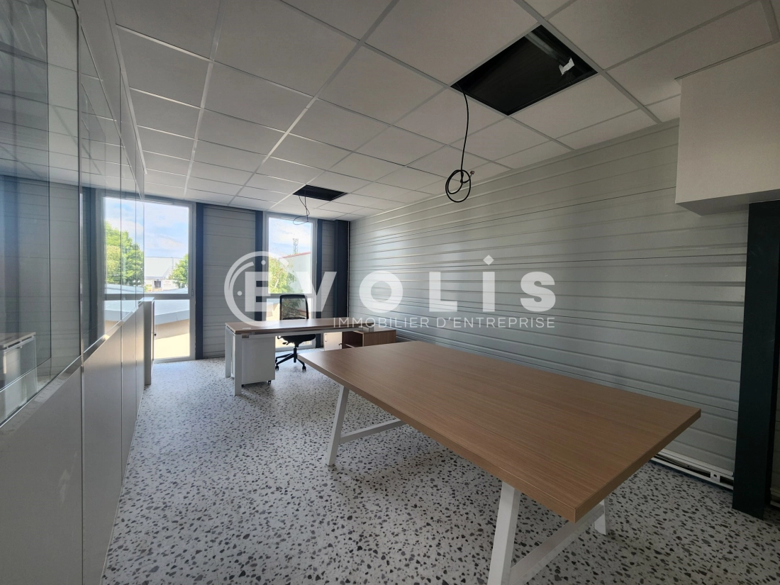 Photo 14 – location Entrepôts / activités	CHASSIEU (69680)
