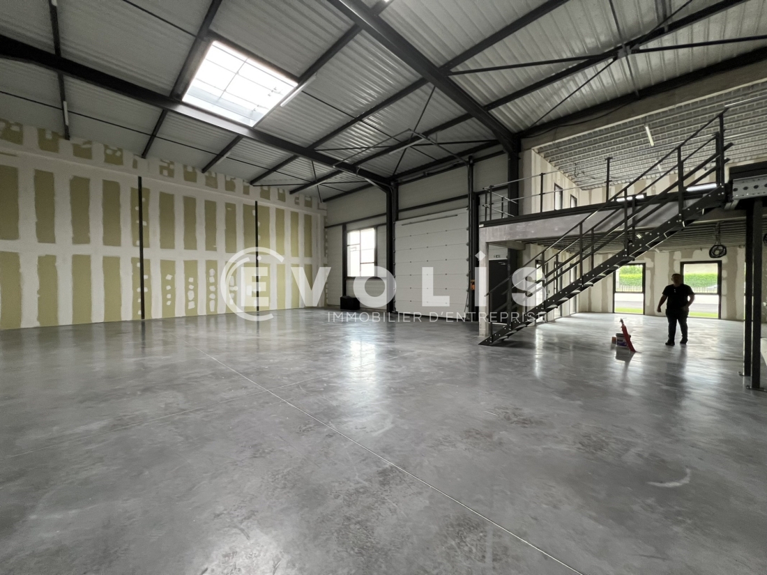 Photo 6 – location Entrepôts / activités	DECINES CHARPIEU (69150)
