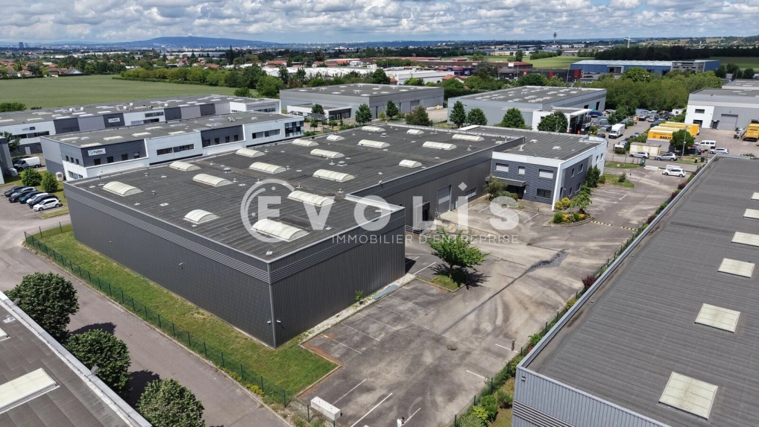 Photo 3 – location Entrepôts / activités	SAINT PRIEST (69800)