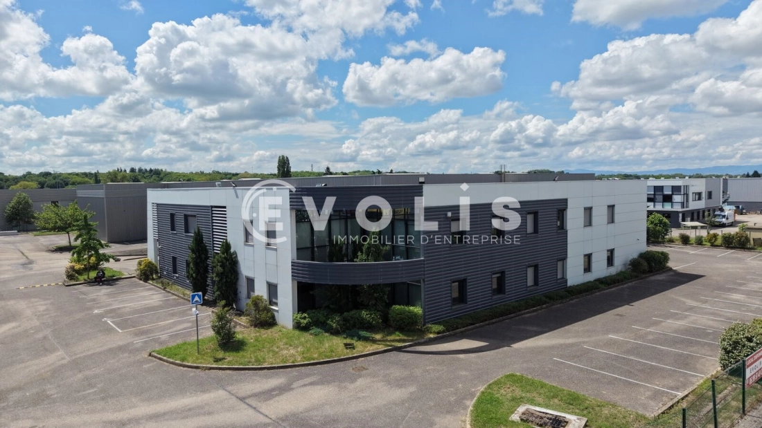Photo 2 – location Entrepôts / activités	SAINT PRIEST (69800)