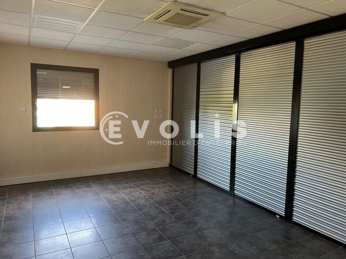 Photo 10 – location Entrepôts / activités	SAINT PRIEST (69800)